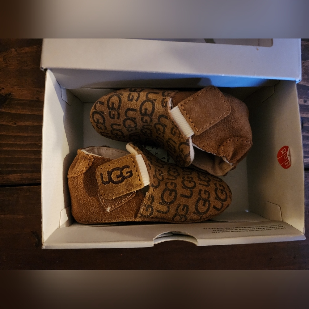 UGG Bundle - Picture 7 of 7